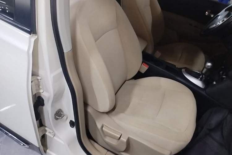 Used Nissan Qashqai 2015 2.0 XL Coolfire CVT 2WD Right Front Seat