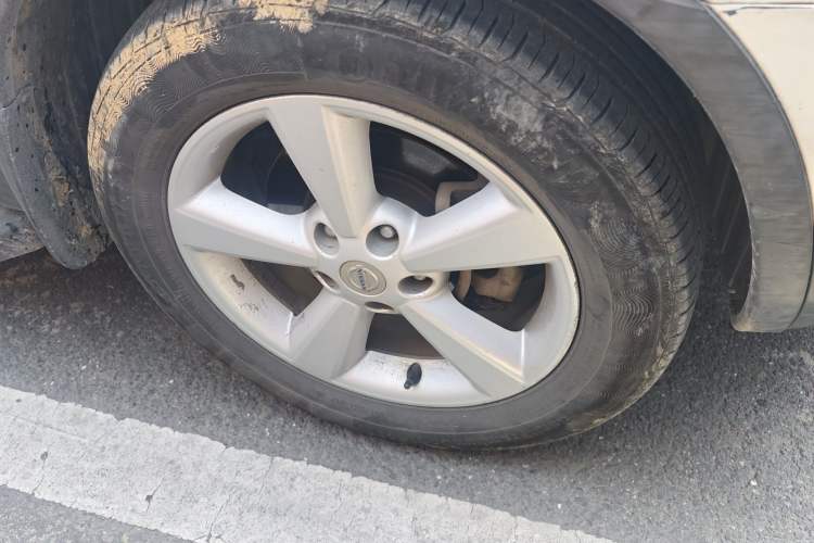 Used Nissan Qashqai 2015 2.0 XL Coolfire CVT 2WD Right Front Wheel Hub