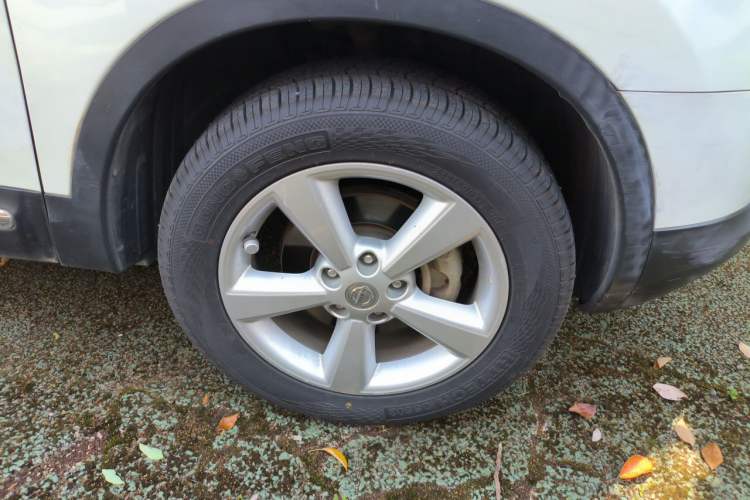 Used Nissan Qashqai 2015 2.0 XL Coolfire CVT 2WD Right Front Wheel Hub