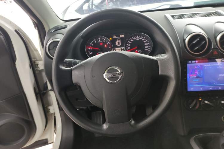 Used Nissan Qashqai 2015 2.0 XL Cool Fire MT 2WD Steering Wheel
