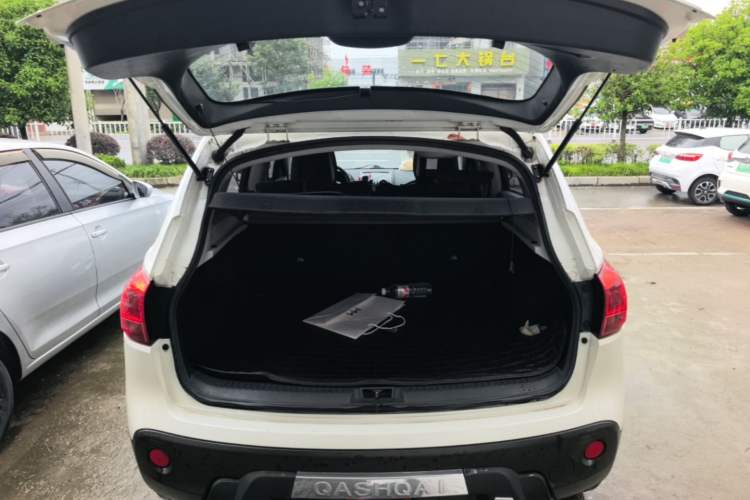 Used Nissan Qashqai 2015 2.0 XL Coolfire CVT 2WD Trunk