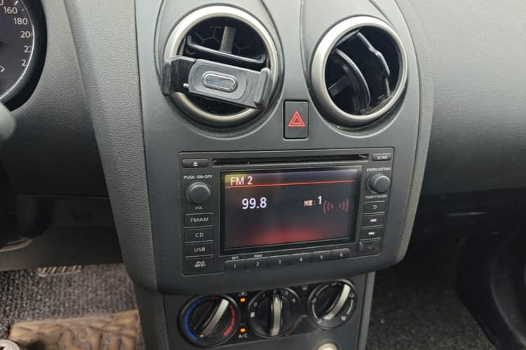 Used Nissan Qashqai 2015 2.0 XL Coolfire CVT 2WD Audio And AC Panel