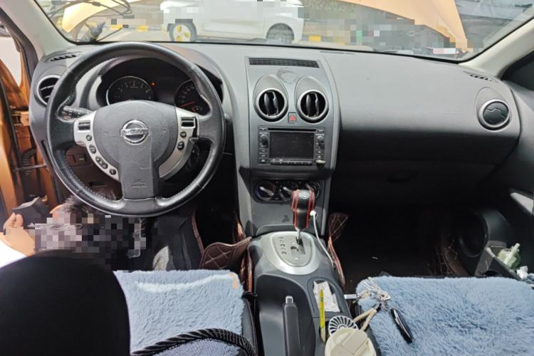 Used Nissan Qashqai 2015 2.0 XL Coolfire CVT 2WD Center Console