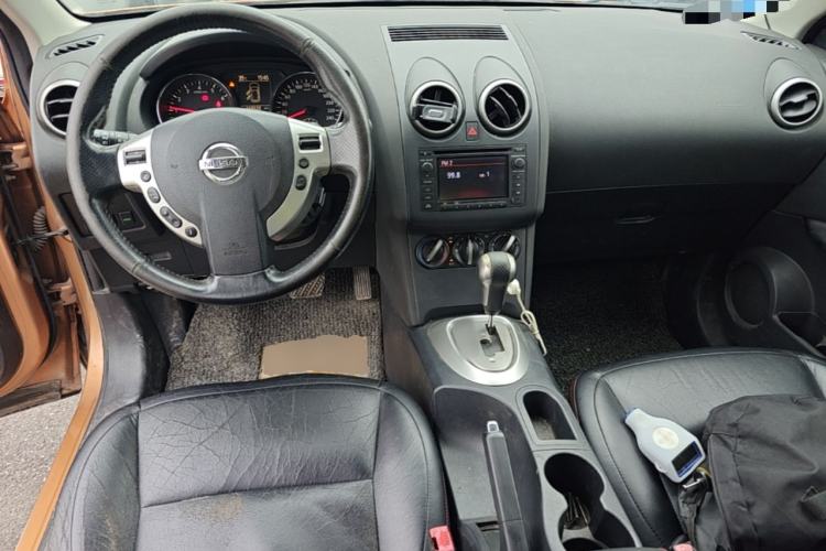 Used Nissan Qashqai 2015 2.0 XL Coolfire CVT 2WD Center Console