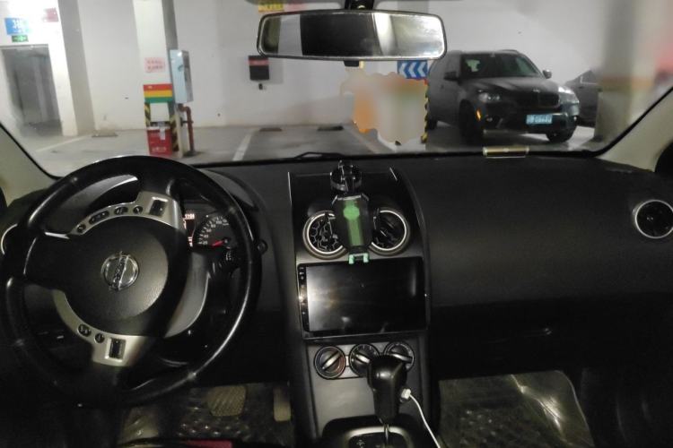 Used Nissan Qashqai 2015 2.0 XL Coolfire CVT 2WD Center Console
