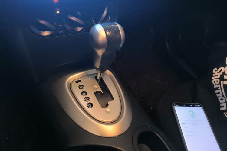 Used Nissan Qashqai 2015 2.0 XL Coolfire CVT 2WD Gear Lever