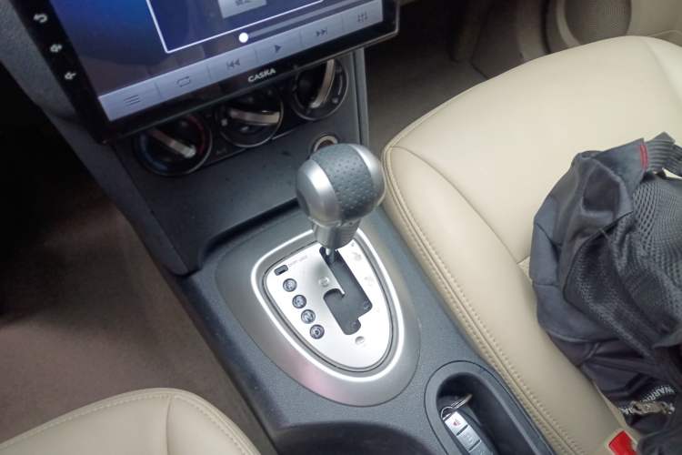 Used Nissan Qashqai 2015 2.0 XL Coolfire CVT 2WD Gear Lever