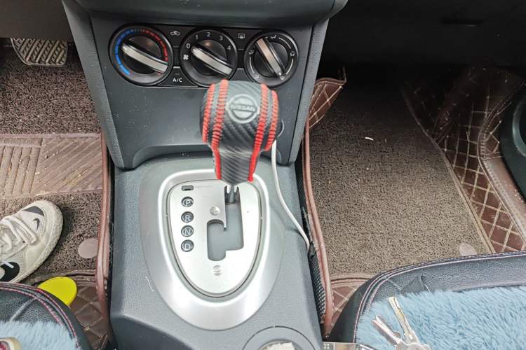 Used Nissan Qashqai 2015 2.0 XL Coolfire CVT 2WD Gear Lever
