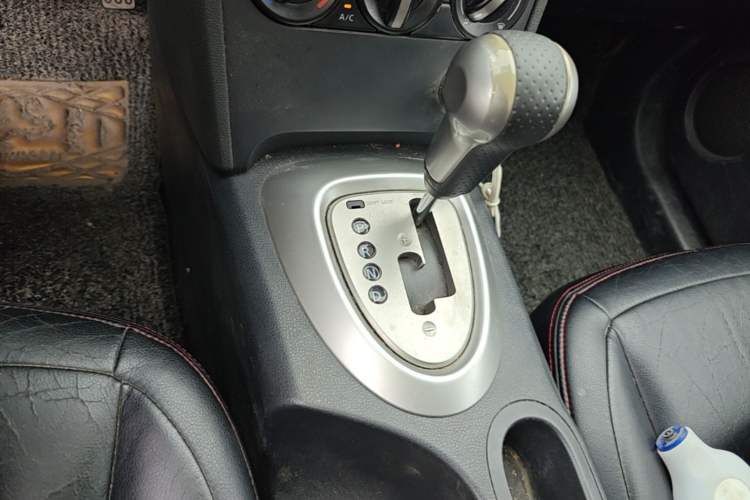 Used Nissan Qashqai 2015 2.0 XL Coolfire CVT 2WD Gear Lever