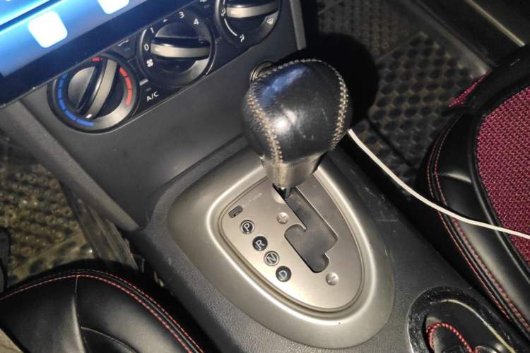 Used Nissan Qashqai 2015 2.0 XL Coolfire CVT 2WD Gear Lever