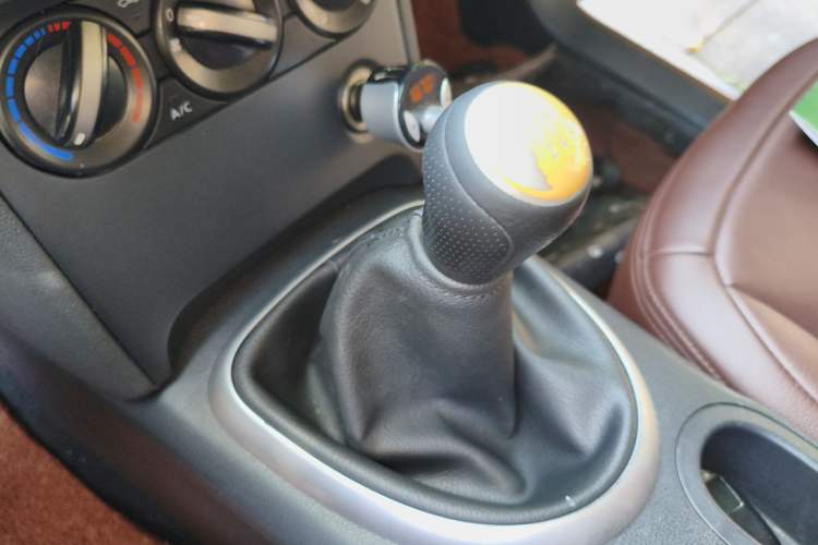 Used Nissan Qashqai 2015 2.0 XL Cool Fire MT 2WD Gear Lever