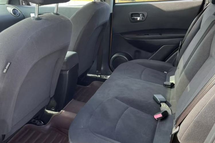 Used Nissan Qashqai 2015 2.0 XL Coolfire CVT 2WD Interior 2