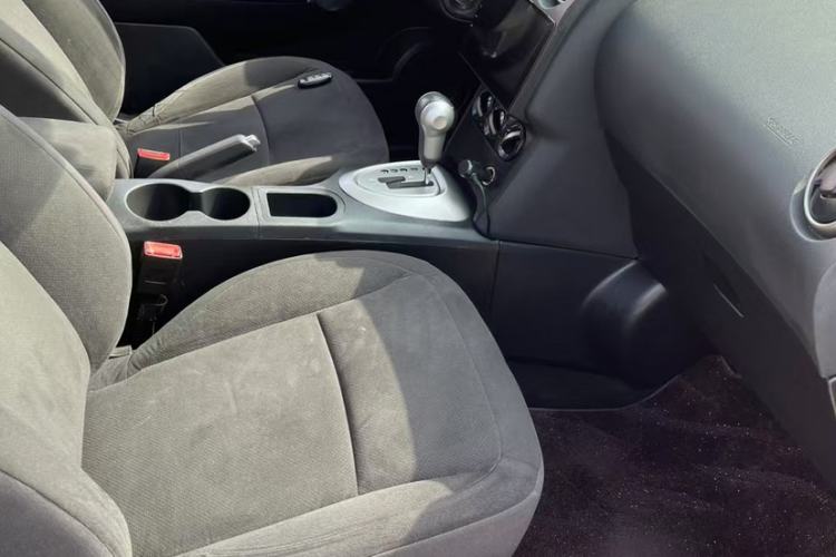 Used Nissan Qashqai 2015 2.0 XL Coolfire CVT 2WD Interior 3