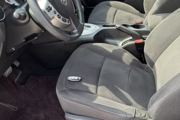 Used Nissan Qashqai 2015 2.0 XL Coolfire CVT 2WD Interior 4