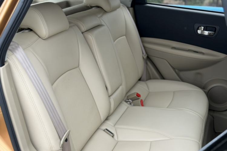 Used Nissan Qashqai 2015 2.0 XL Coolfire CVT 2WD Interior 5