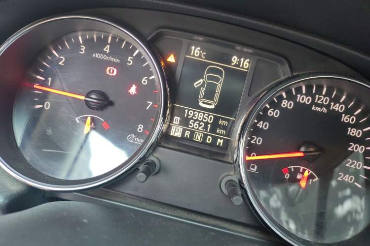 Used Nissan Qashqai 2015 2.0 XV Coolray CVT 2WD Odometer Close Up