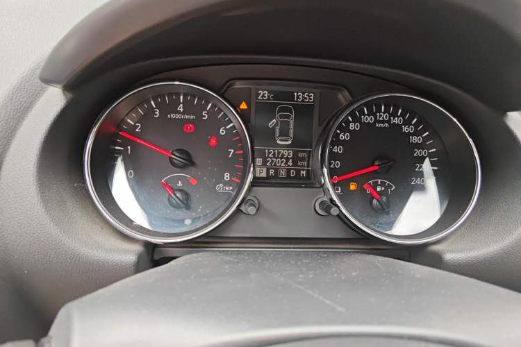 Used Nissan Qashqai 2015 2.0 XL Coolfire CVT 2WD Odometer Close Up