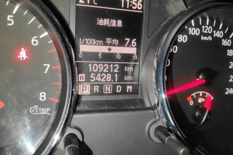 Used Nissan Qashqai 2015 2.0 XL Coolfire CVT 2WD Odometer Close Up