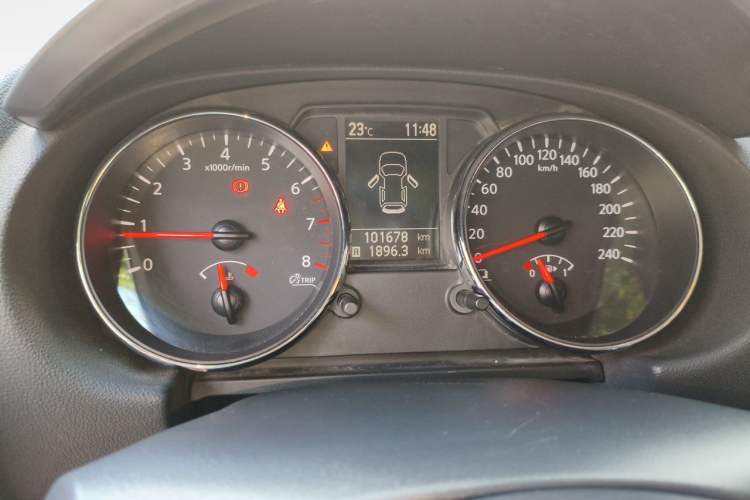 Used Nissan Qashqai 2015 2.0 XL Cool Fire MT 2WD Odometer Close Up
