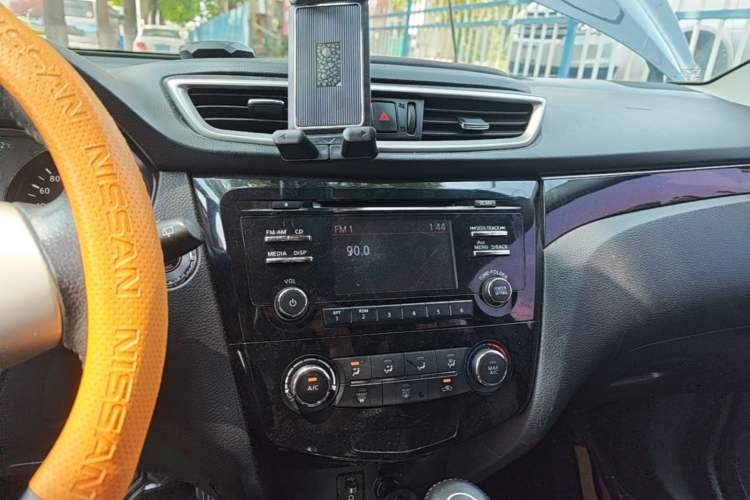 Used Nissan Qashqai 2016 2.0L CVT Luxury Edition Audio And AC Panel