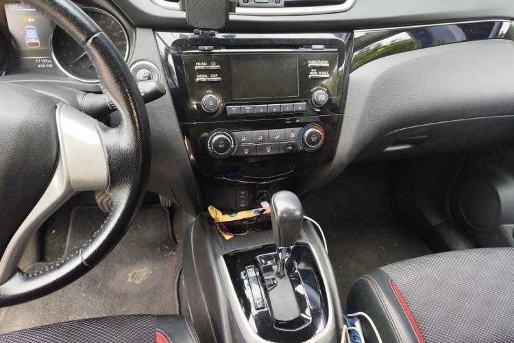 Used Nissan Qashqai 2016 2.0L CVT Luxury Edition Audio And AC Panel