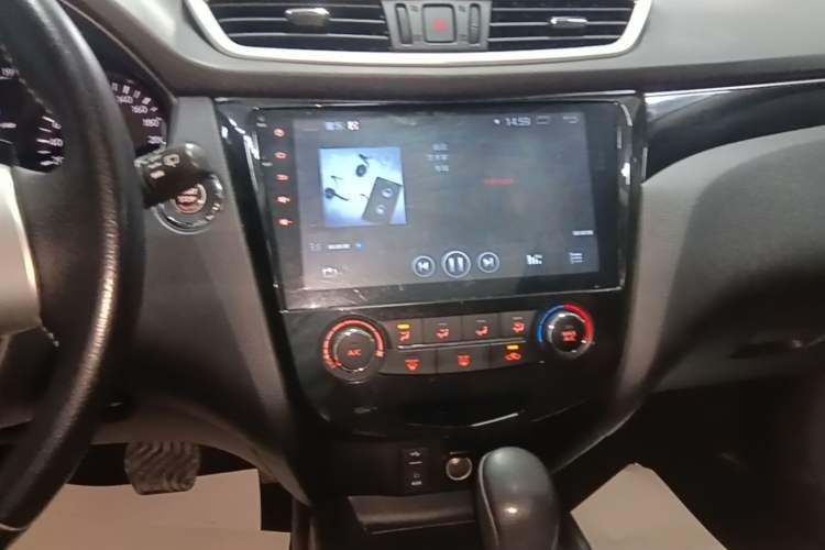 Used Nissan Qashqai 2016 2.0L CVT Luxury Edition Audio And AC Panel