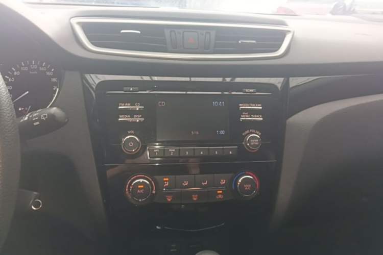 Used Nissan Qashqai 2016 2.0L CVT Elite Edition Audio And AC Panel