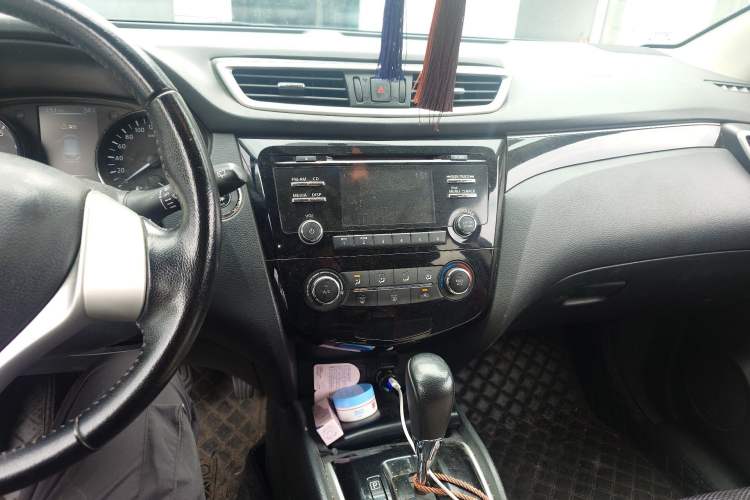 Used Nissan Qashqai 2016 2.0L CVT Luxury Edition Audio And AC Panel