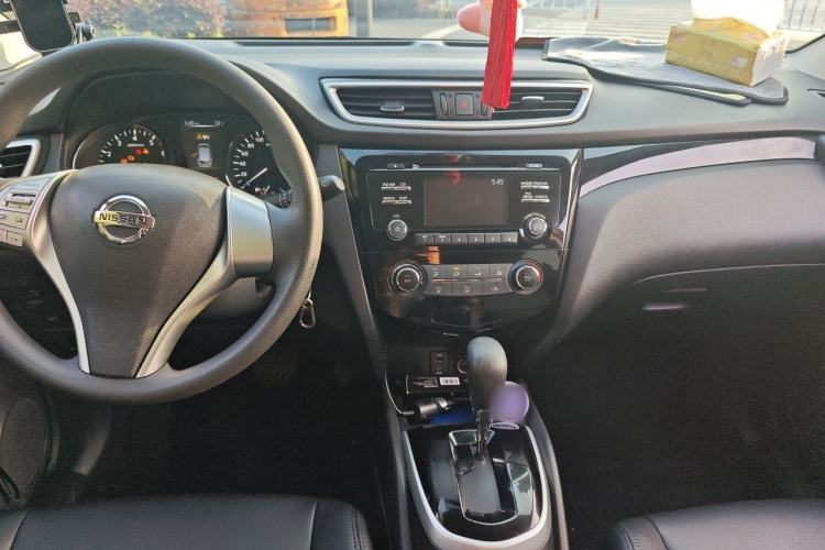 Used Nissan Qashqai 2016 2.0L CVT Elite Edition Center Console
