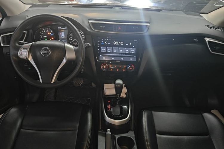Used Nissan Qashqai 2016 2.0L CVT Elite Edition Center Console