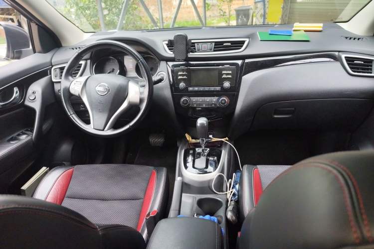 Used Nissan Qashqai 2016 2.0L CVT Luxury Edition Center Console