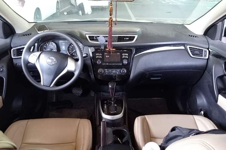 Used Nissan Qashqai 2016 2.0L CVT Elite Edition Center Console