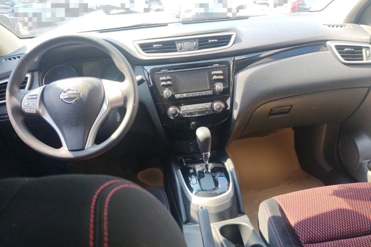 Used Nissan Qashqai 2016 2.0L CVT Elite Edition Center Console