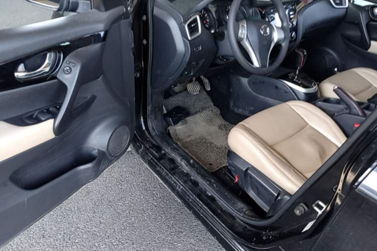Used Nissan Qashqai 2016 2.0L CVT Elite Edition Driver Seat