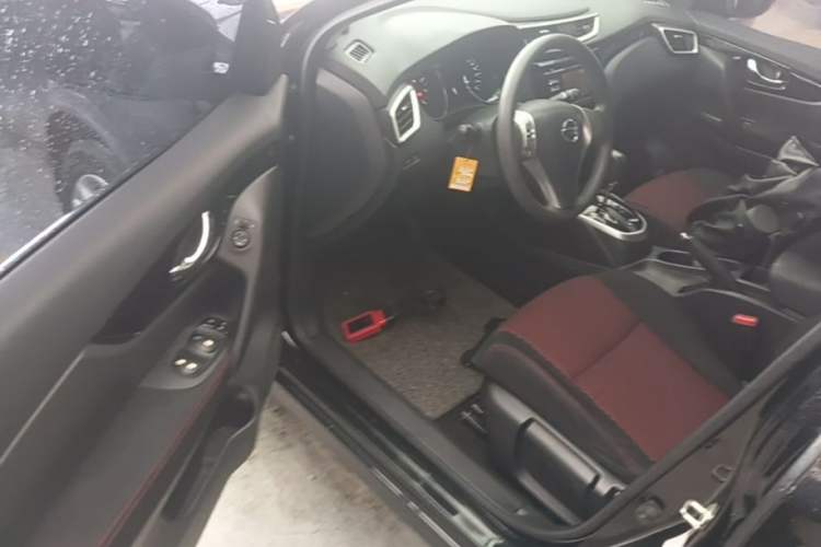Used Nissan Qashqai 2016 2.0L CVT Elite Edition Driver Seat
