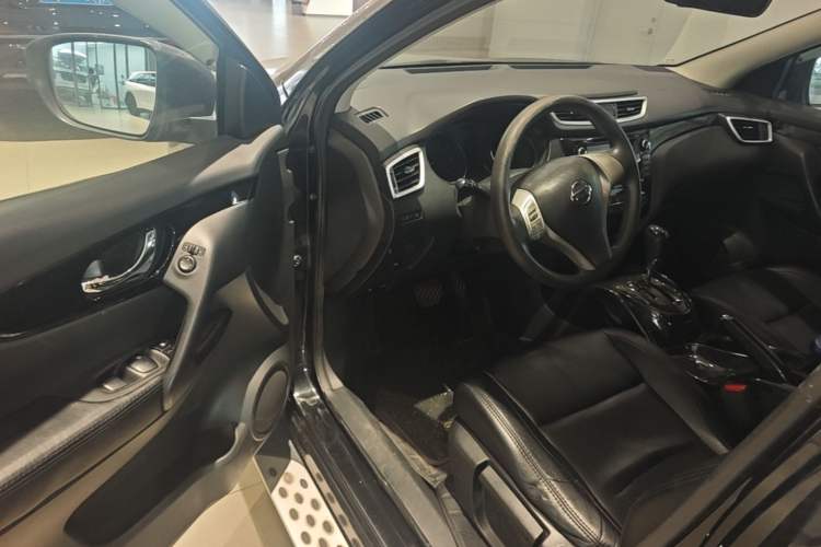 Used Nissan Qashqai 2016 2.0L CVT Elite Edition Driver Seat