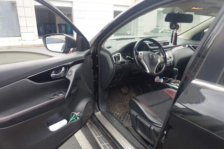 Used Nissan Qashqai 2016 2.0L CVT Luxury Edition Driver Seat