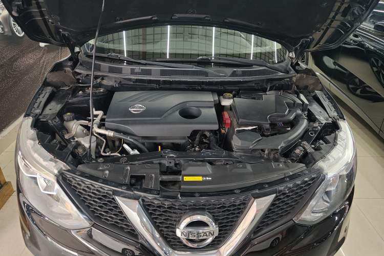 Used Nissan Qashqai 2016 2.0L CVT Flagship Edition Engine Bay
