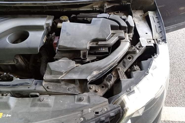Used Nissan Qashqai 2016 2.0L CVT Elite Edition Engine Bay Left