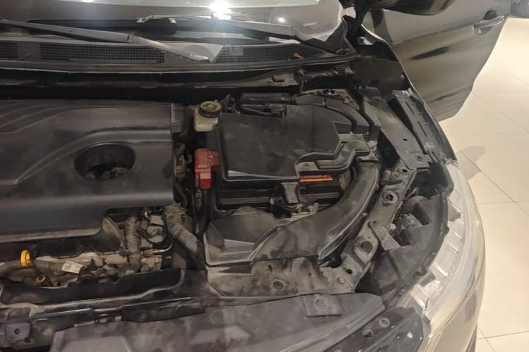Used Nissan Qashqai 2016 2.0L CVT Elite Edition Engine Bay Left
