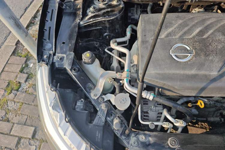 Used Nissan Qashqai 2016 2.0L CVT Elite Edition Engine Bay Right