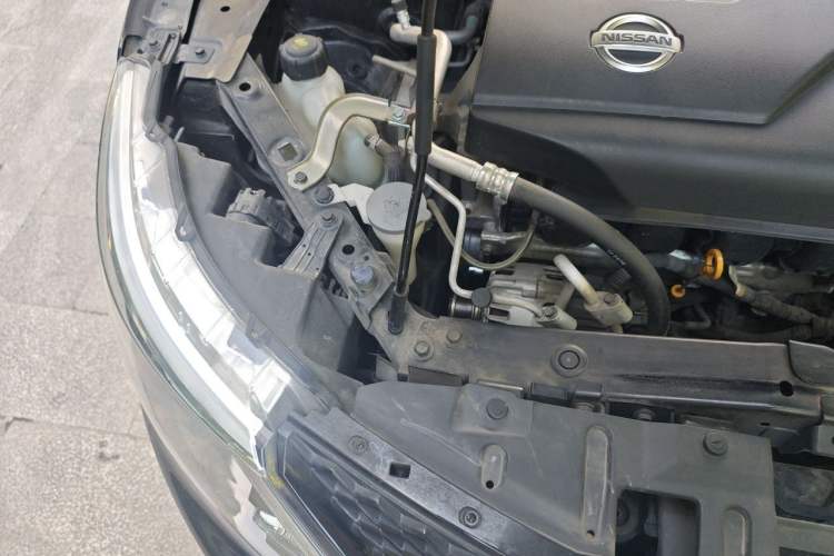Used Nissan Qashqai 2016 2.0L CVT Elite Edition Engine Bay Right