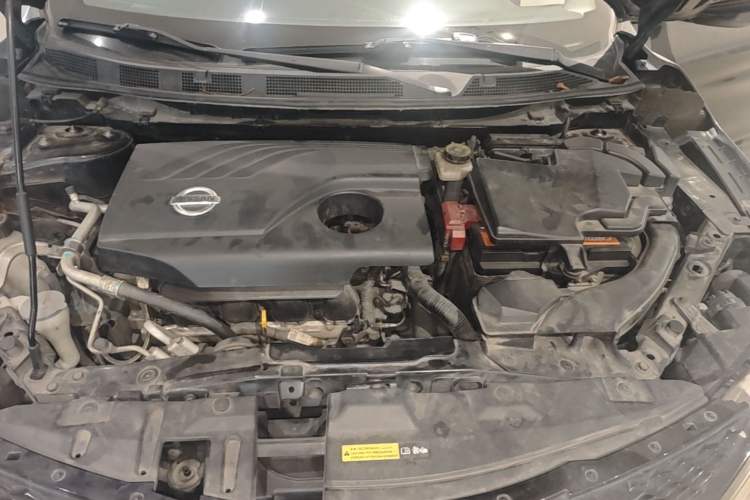 Used Nissan Qashqai 2016 2.0L CVT Elite Edition Engine Bay
