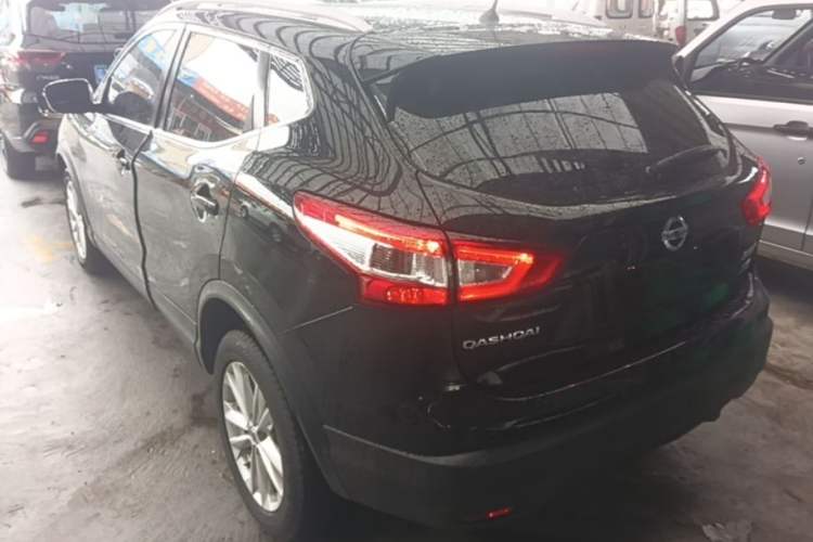 Used Nissan Qashqai 2016 2.0L CVT Elite Edition Exterior 2