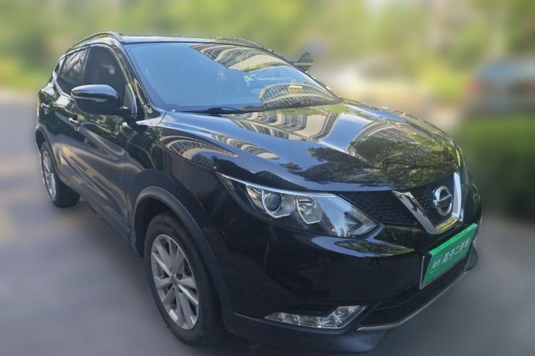 Used Nissan Qashqai 2016 2.0L CVT Elite Edition Front Right 45 Deg