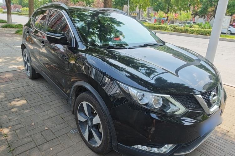 Used Nissan Qashqai 2016 2.0L CVT Luxury Edition Front Right 45 Deg