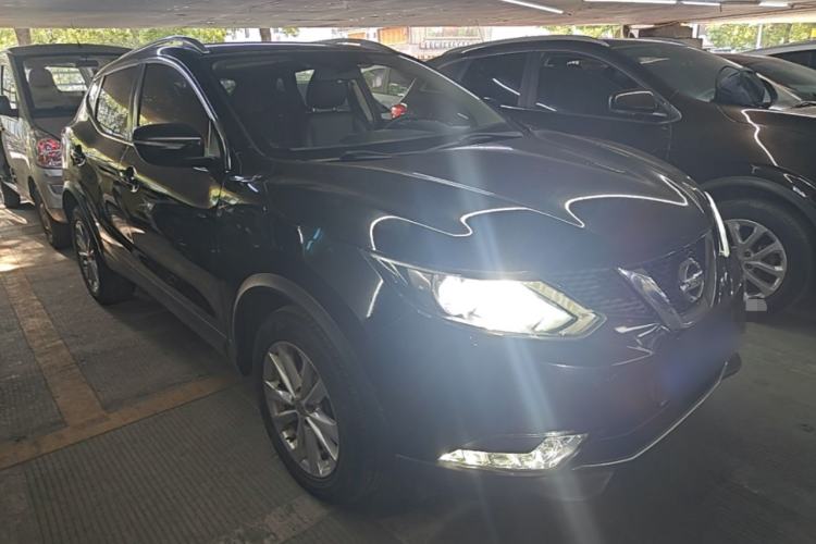 Used Nissan Qashqai 2016 2.0L CVT Elite Edition Front Right 45 Deg