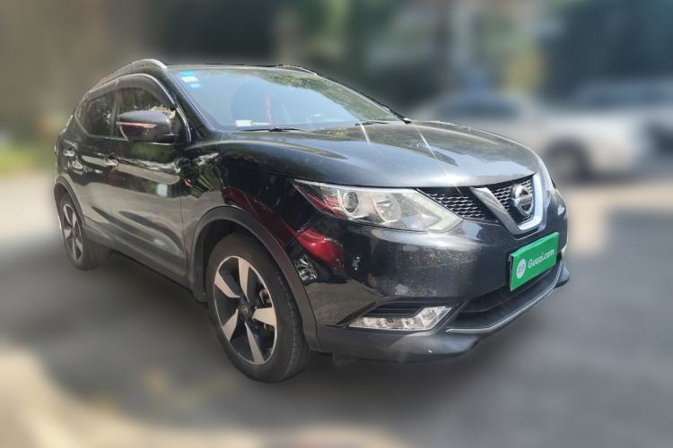 Used Nissan Qashqai 2016 2.0L CVT Luxury Edition Front Right 45 Deg