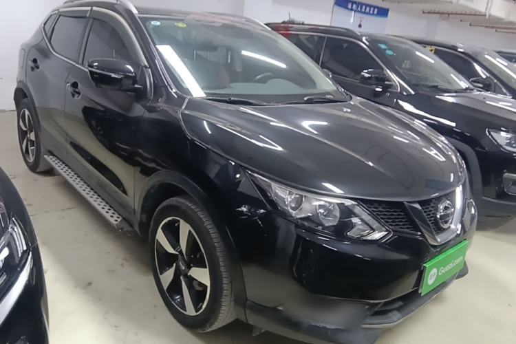 Used Nissan Qashqai 2016 2.0L CVT Luxury Edition Front Right 45 Deg