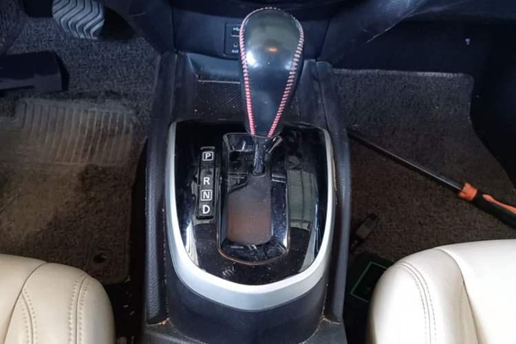 Used Nissan Qashqai 2016 2.0L CVT Elite Edition Gear Lever